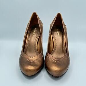 BCBGirls Bronze Metallic Pumps Heels 8.5 B Classic Round Toe Dress Shoes